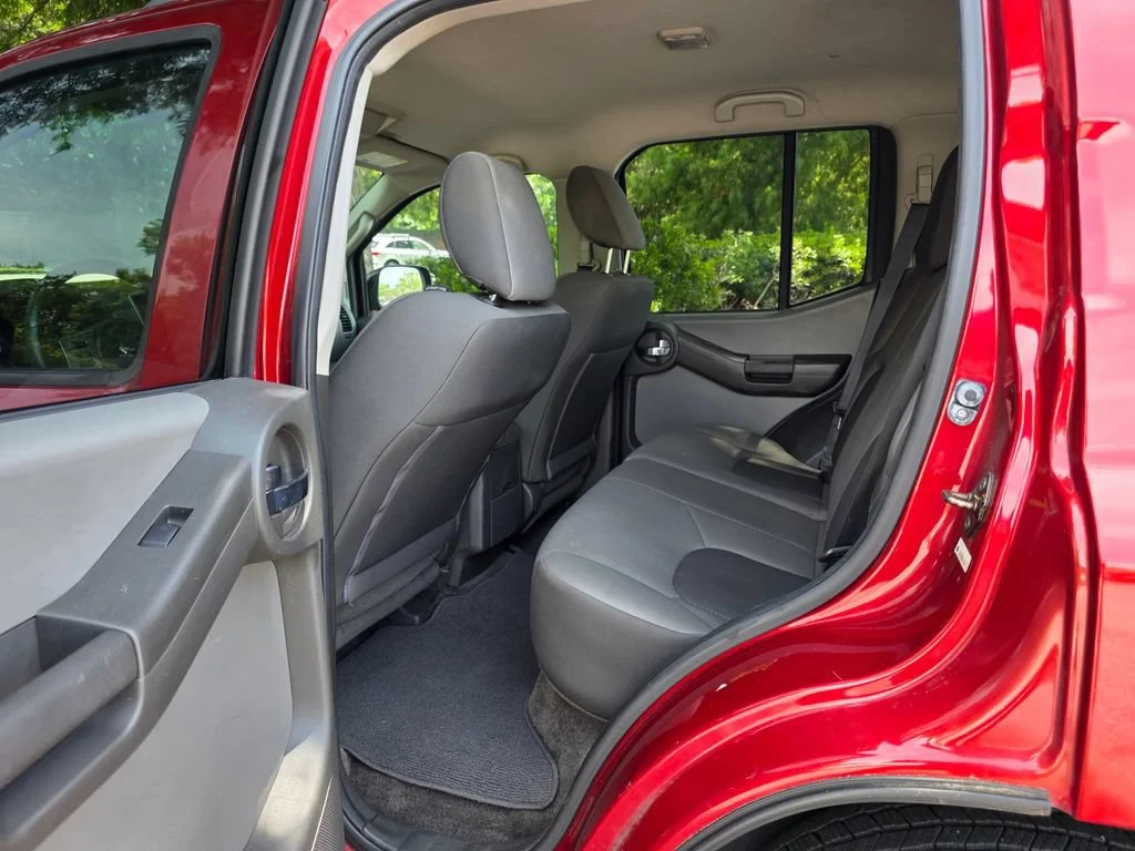 Used 2015 Red Nissan X image 25