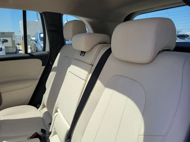 Used 2023 White Mercedes-Benz GLB 250 image 12