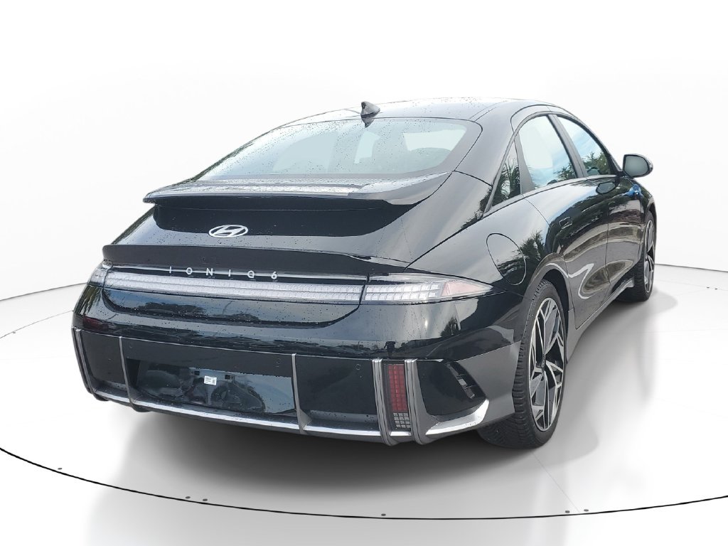 Used 2024 Black Hyundai SEL image 5