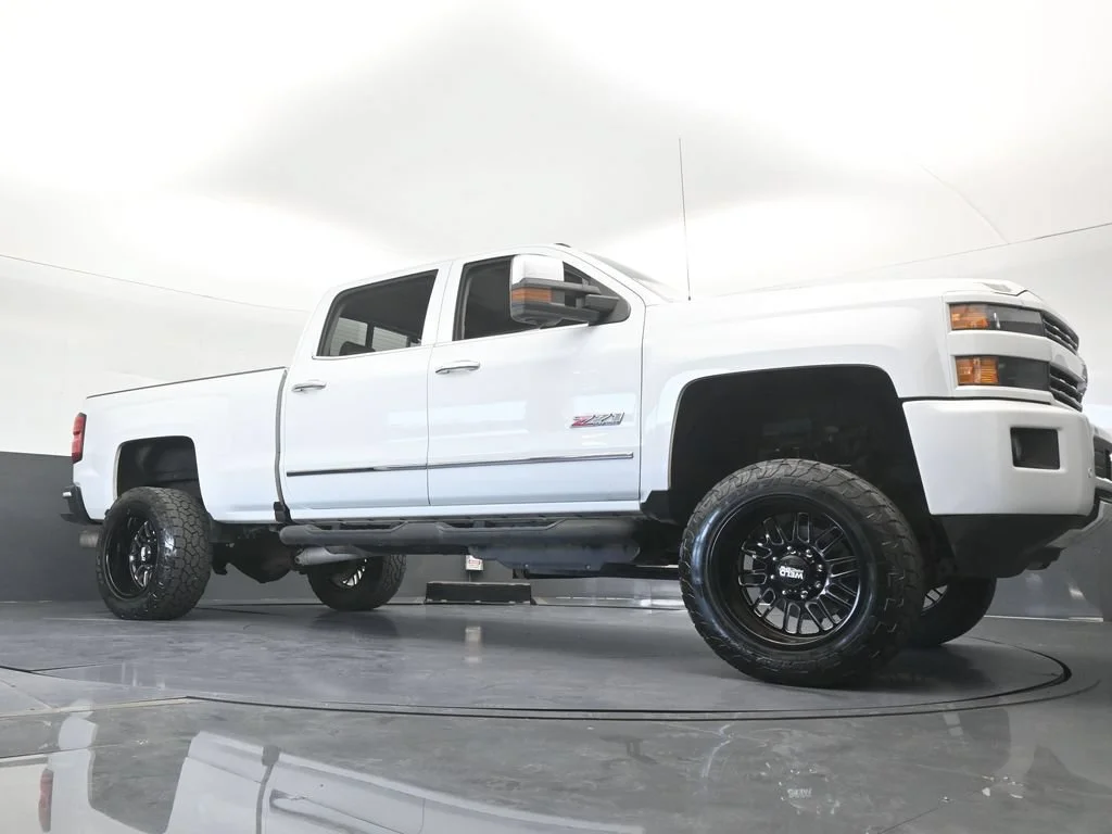 Used 2018 Summit White Chevrolet LTZ image 70