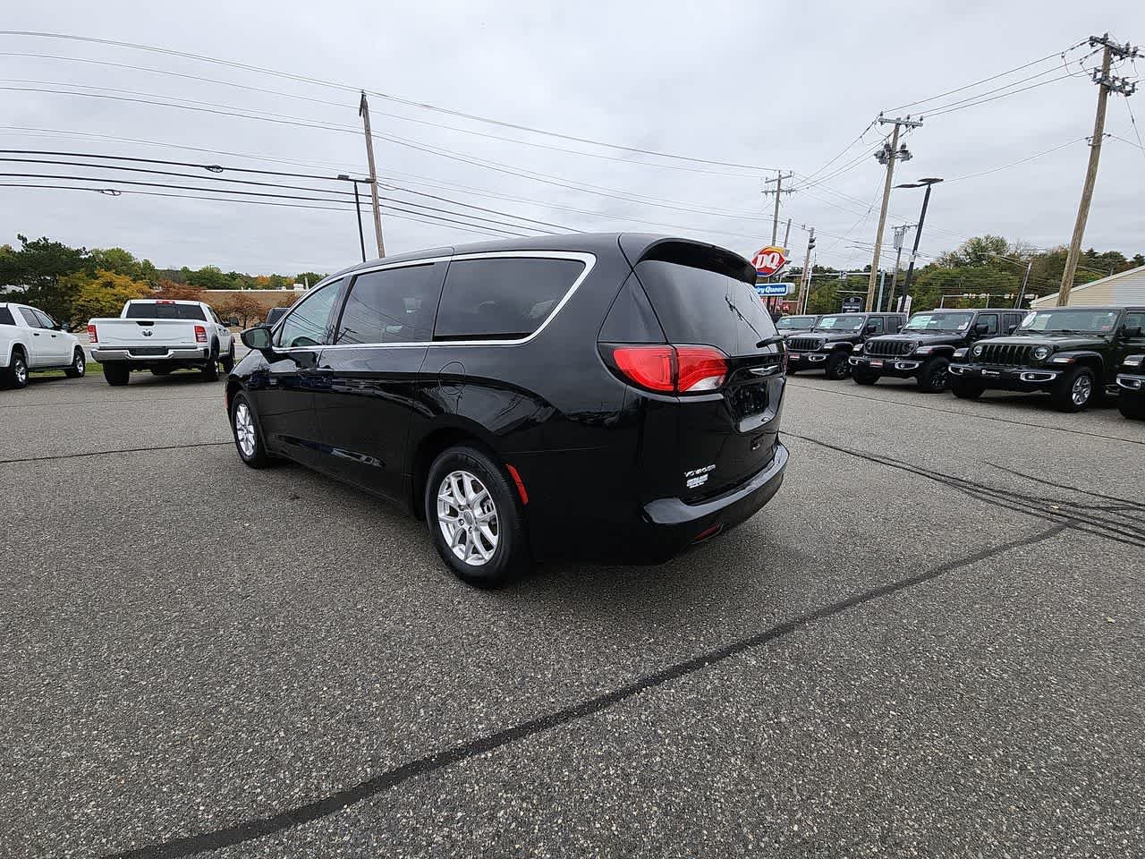 Used 2024 Diamond Black Crystal Pearlcoat Chrysler LX image 7