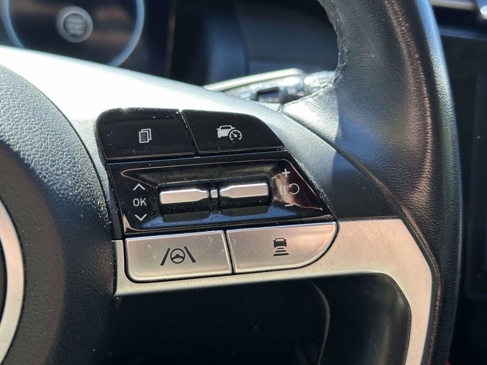 Used 2023 Phantom Black Hyundai SEL image 18