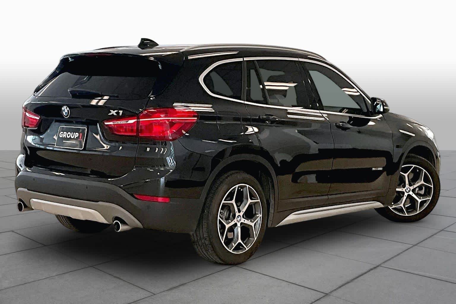 Used 2017 Black Sapphire Metallic BMW sDrive28i image 9