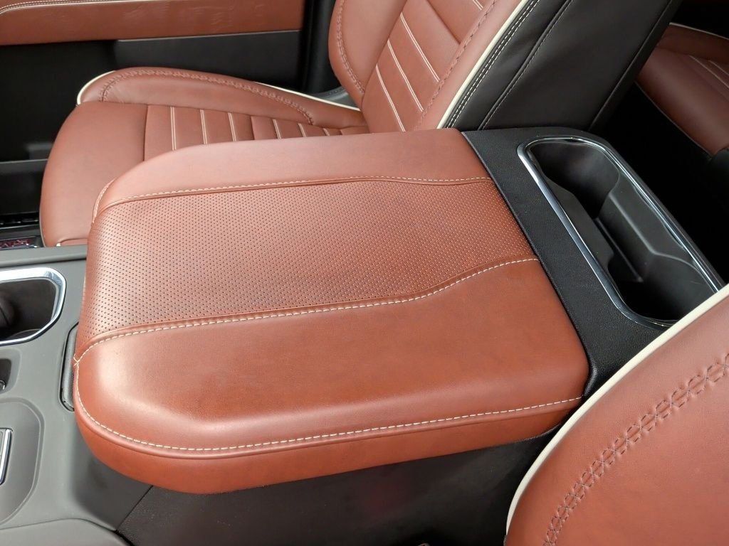 Used 2025 White Frost Tri-Coat GMC Denali Ultimate image 33