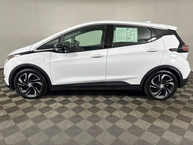 Used 2023 White Chevrolet 2LT image 7