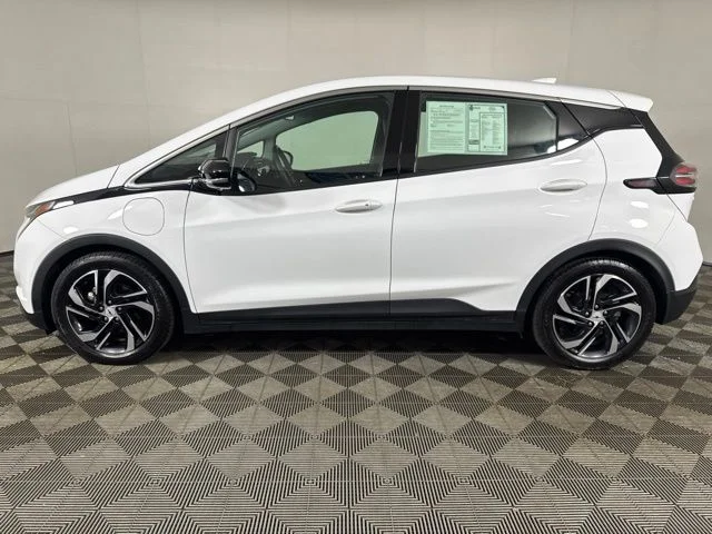 Used 2023 Summit White Chevrolet 2LT image 7
