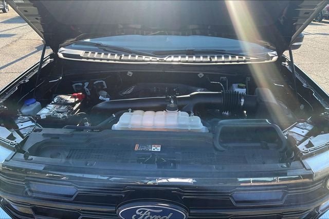 Used 2025 Agate Black Metallic Ford Platinum image 9