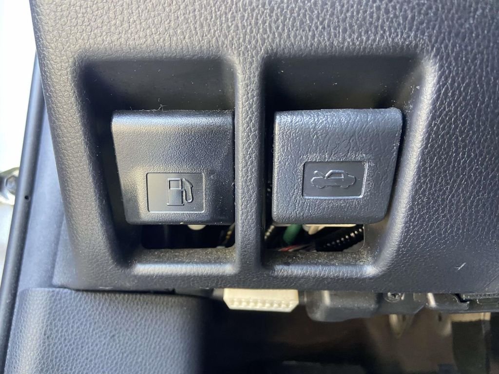 Used 2021 Silver Toyota XLE image 27