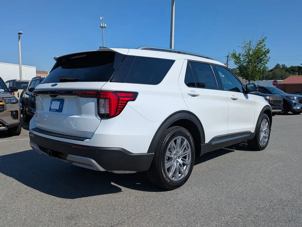 New 2026 Star White Metallic Tri-Coat Ford Platinum image 3
