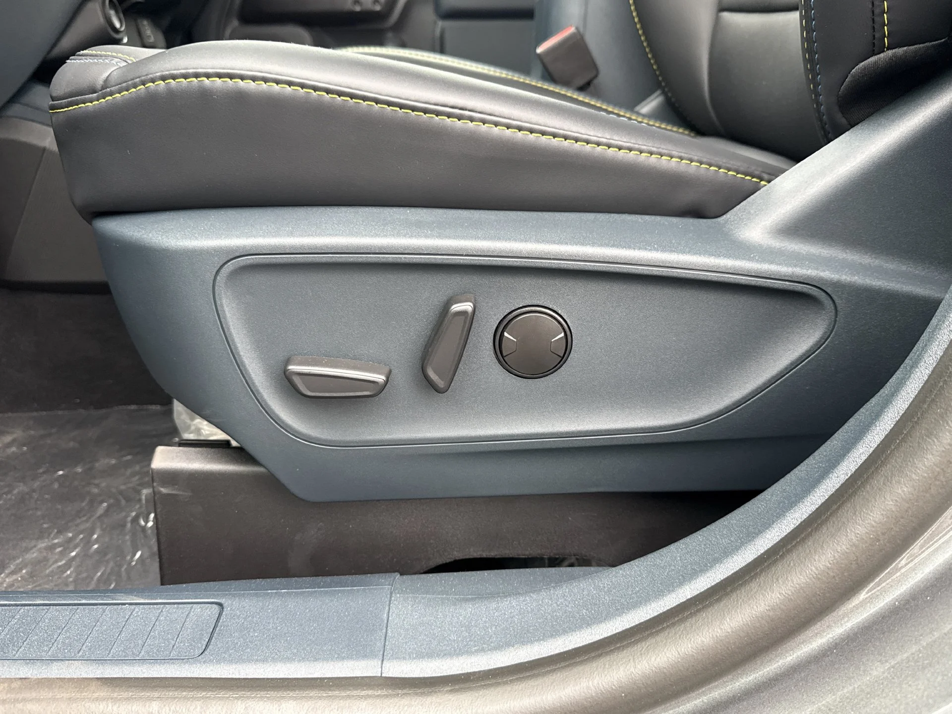 New 2026 Carbonized Gray Metallic Ford Lobo™ image 17
