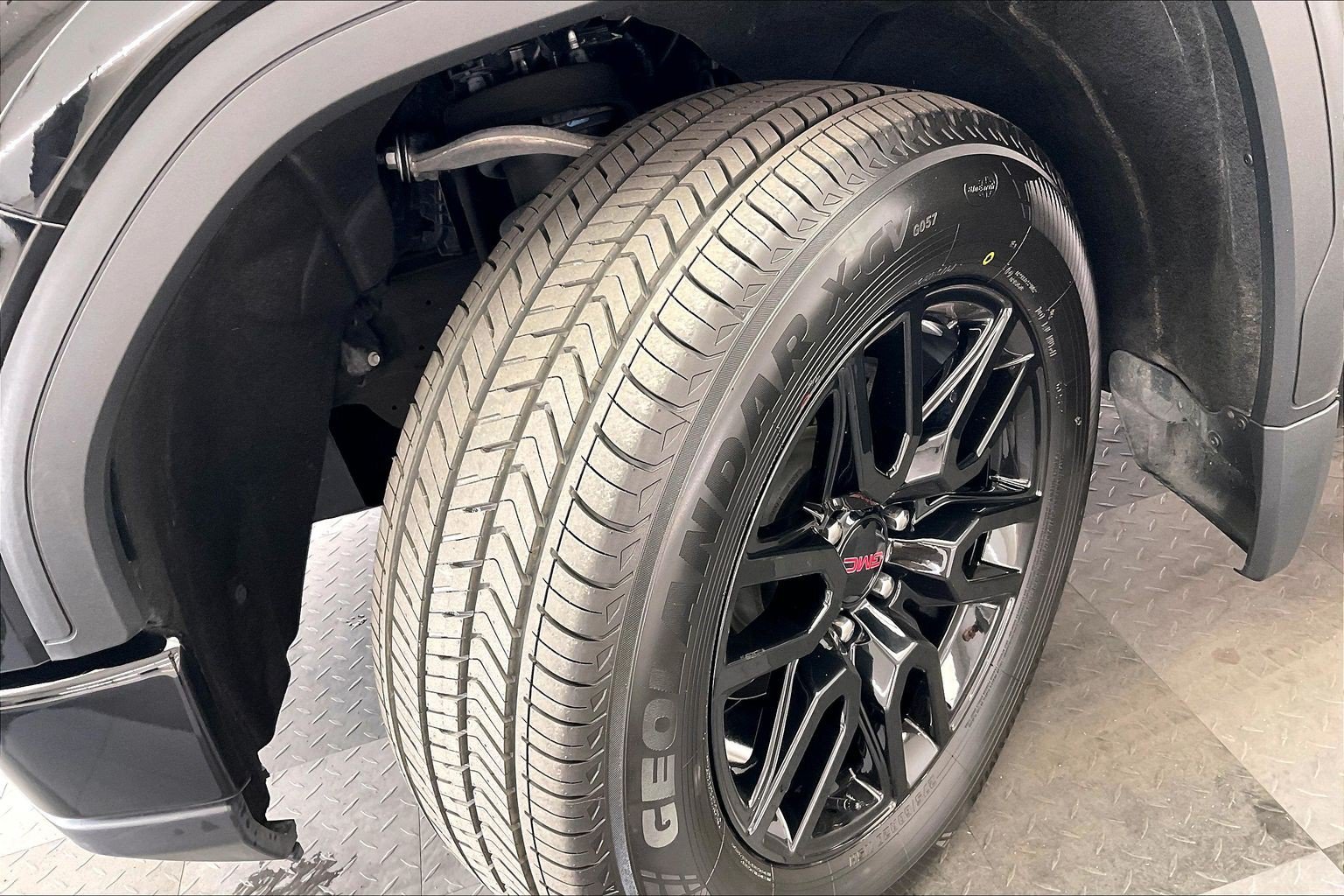 Used 2023 Onyx Black GMC Elevation image 33