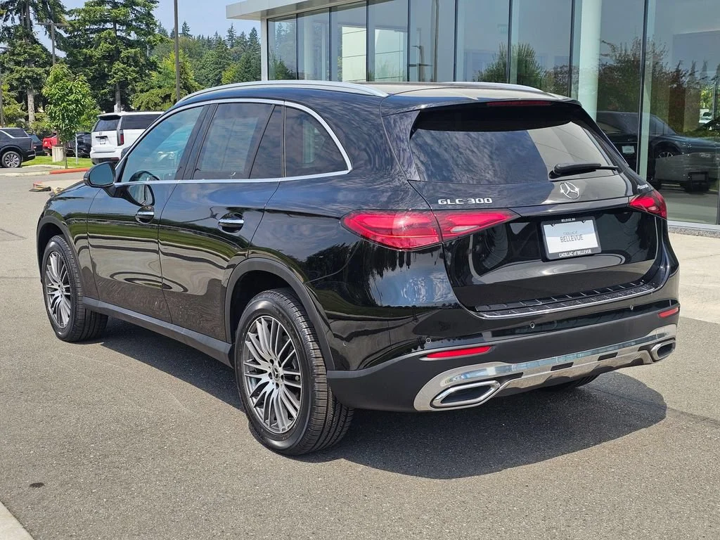 Used 2023  Mercedes-Benz GLC 300 image 3