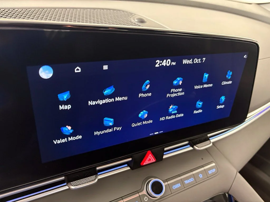 Used 2024 White Hyundai SEL image 25