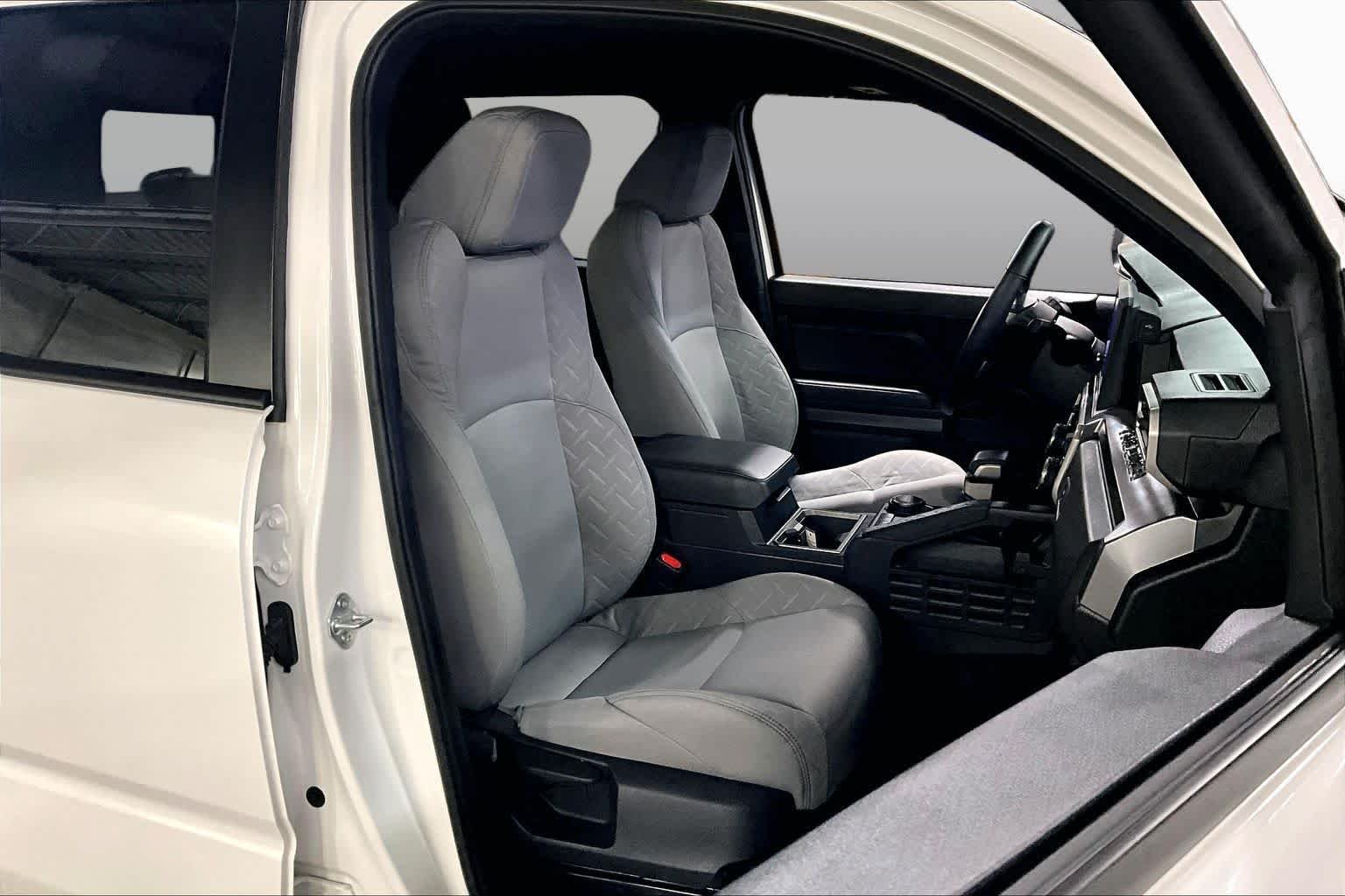 Used 2025 Ice Cap Toyota SR5 image 8