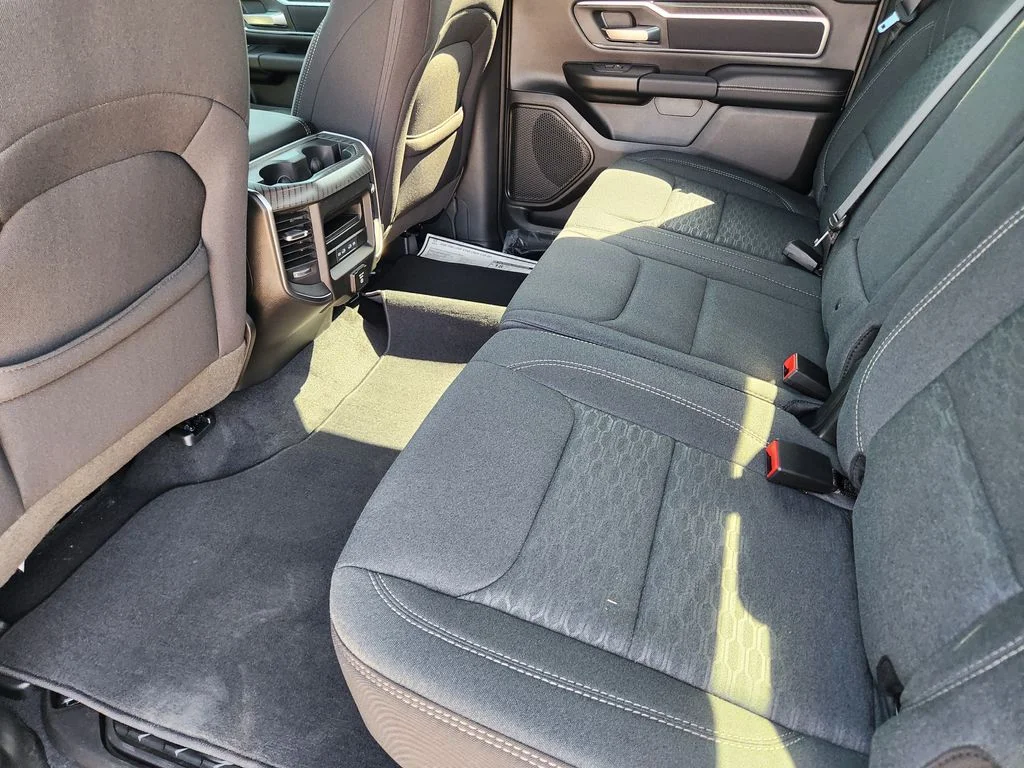 New 2026 Diamond Black Crystal Pearl-Coat Exterior Paint RAM Big Horn/Lone Star image 21