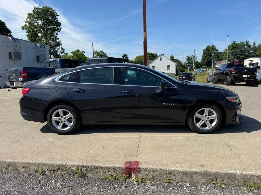 Used 2023 Gray Chevrolet LT image 5