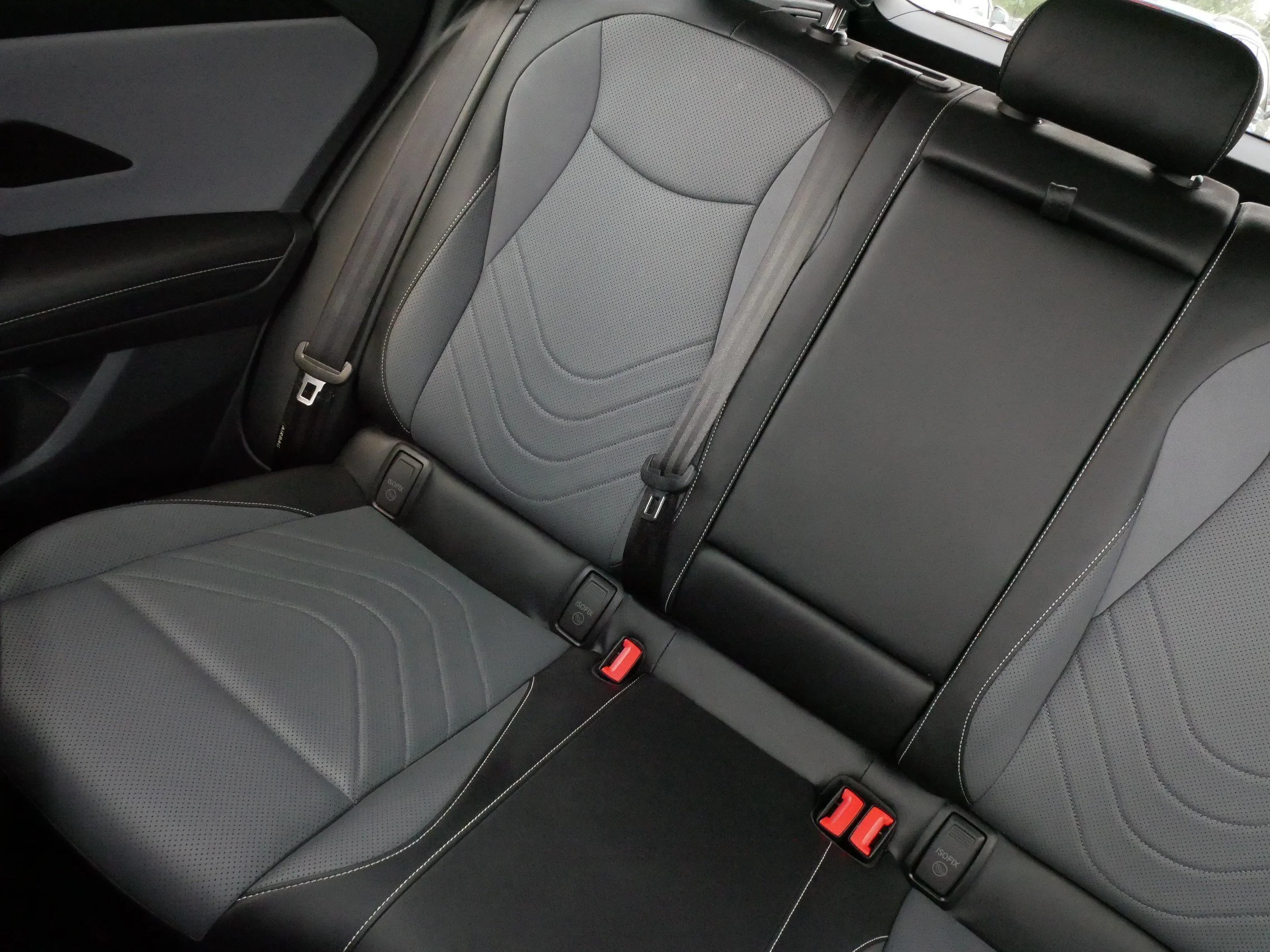 Certified Used 2025 Platinum Gray Metallic Volkswagen SE image 12