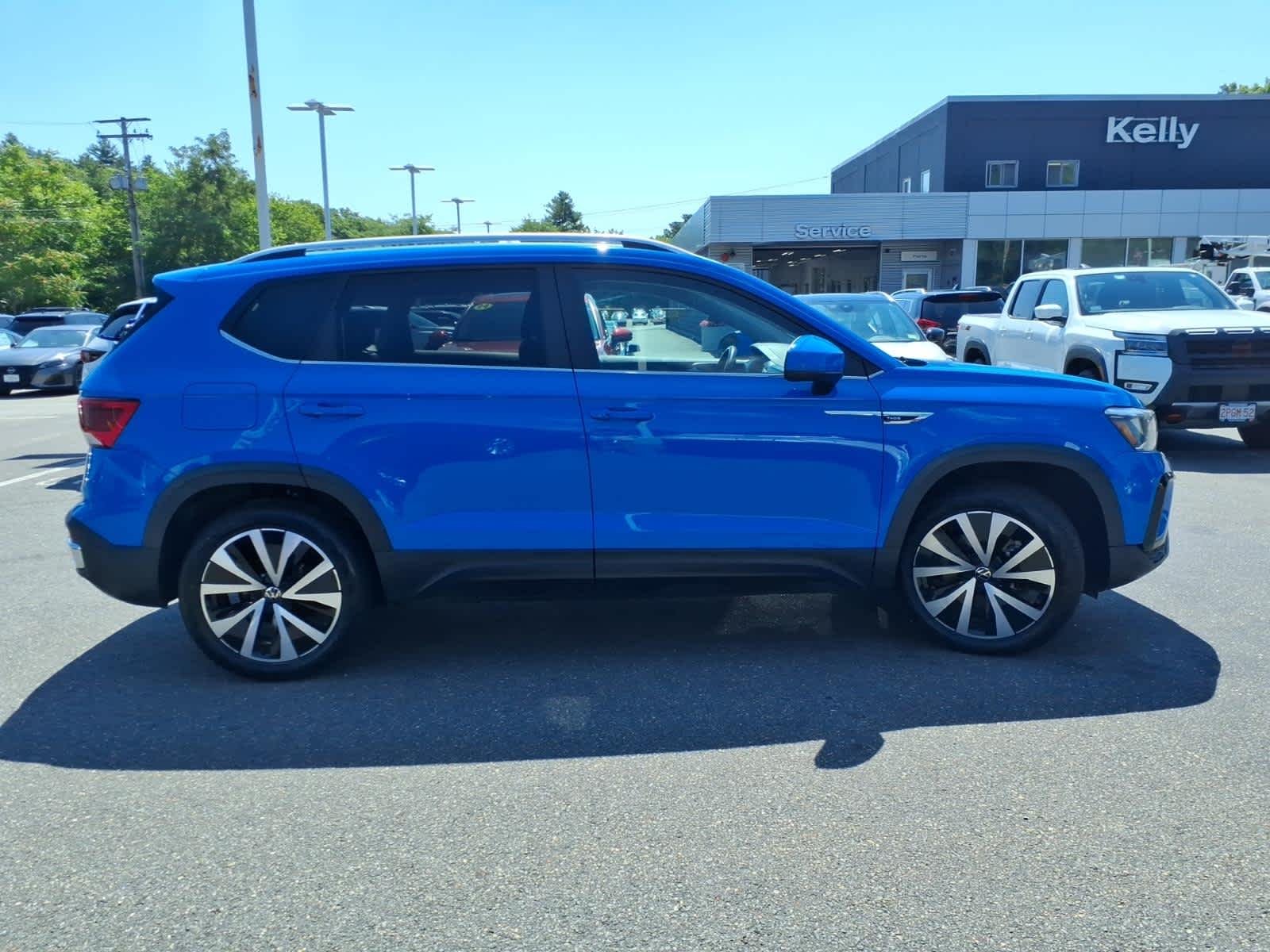 Used 2022 Cornflower Blue Volkswagen SE image 4