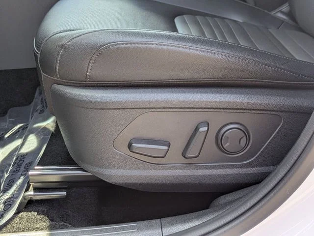 Used 2025 White Kia SX-Prestige image 22