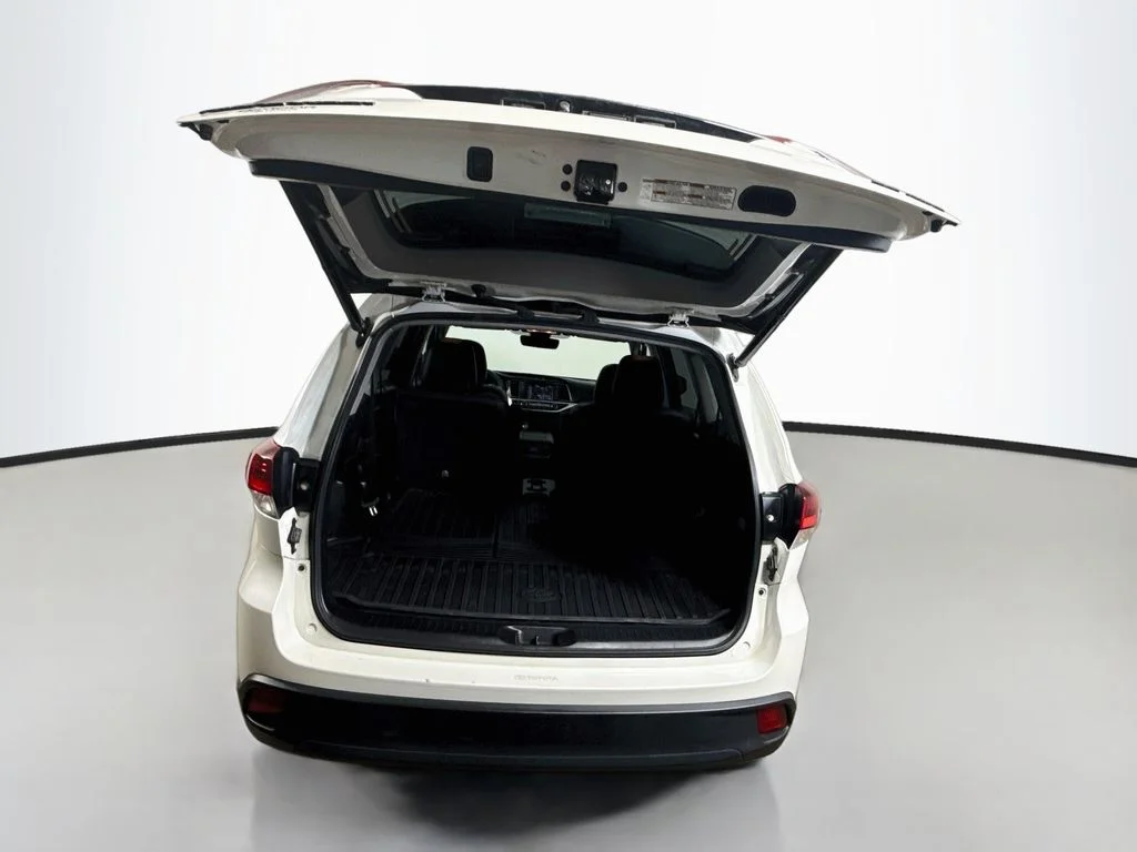Used 2019 Blizzard Pearl Toyota SE image 25