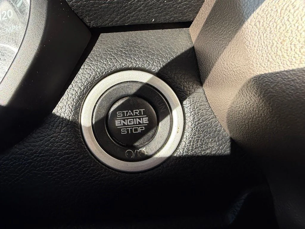 Used 2019 Black Ram Laramie image 34