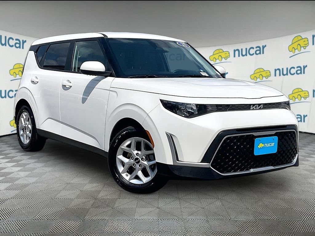 Used 2025 White Kia LX image 1