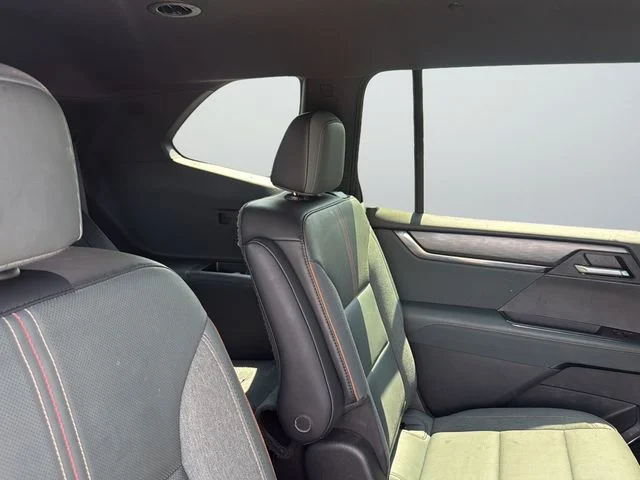 Used 2025 White GMC AT4 image 22
