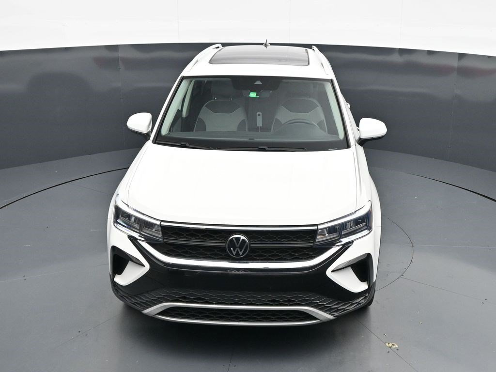 Used 2023 Pure White Volkswagen SE image 11