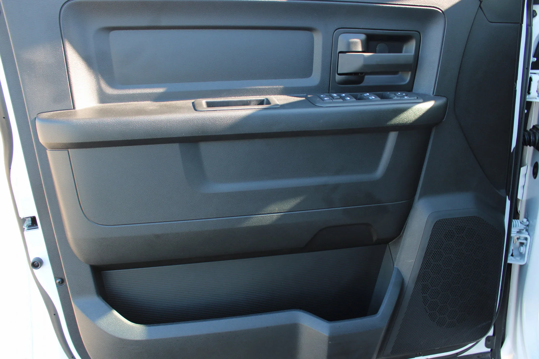 New 2026 Bright White Clear-Coat Exterior Paint RAM TRADESMAN CREW CAB 4X4 LONG BOX image 13