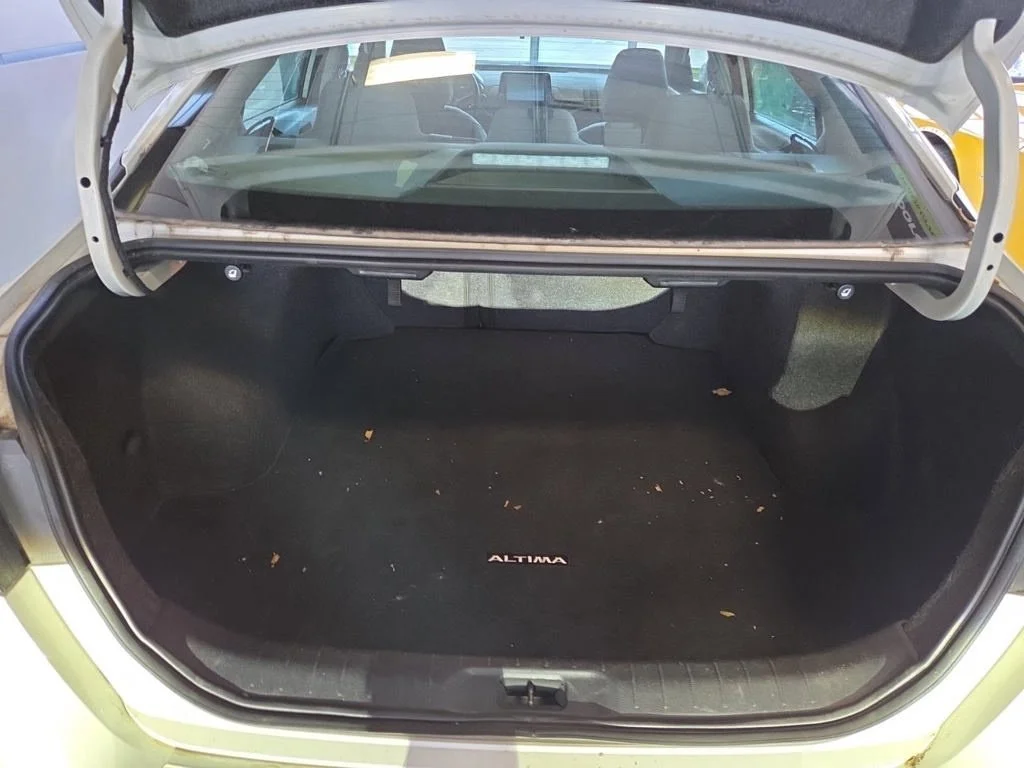 Used 2023 White Nissan 2.5 SV image 5