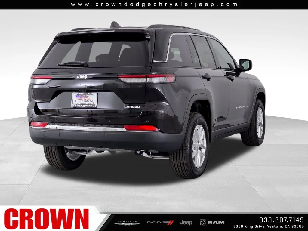 New 2026 Diamond Black Crystal Pearl-Coat Exterior Paint Jeep  image 5