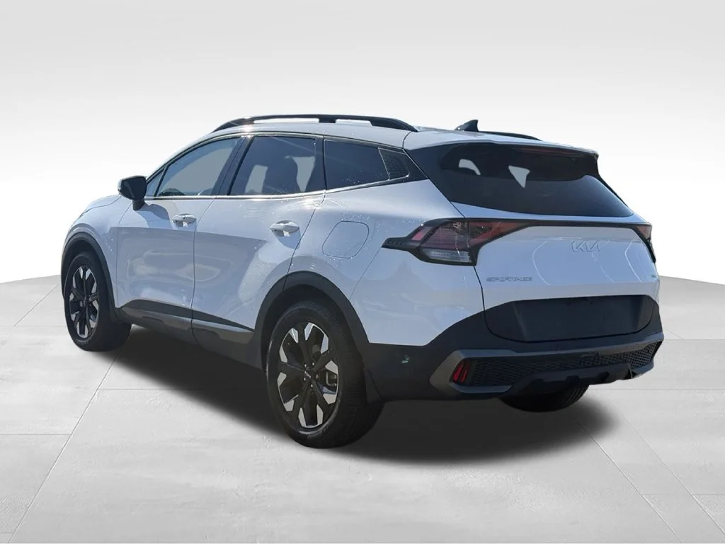 Used 2023 White Kia X-Line image 3