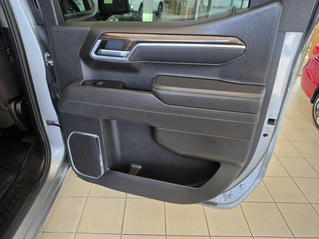 Used 2025 Gray Chevrolet LT image 23