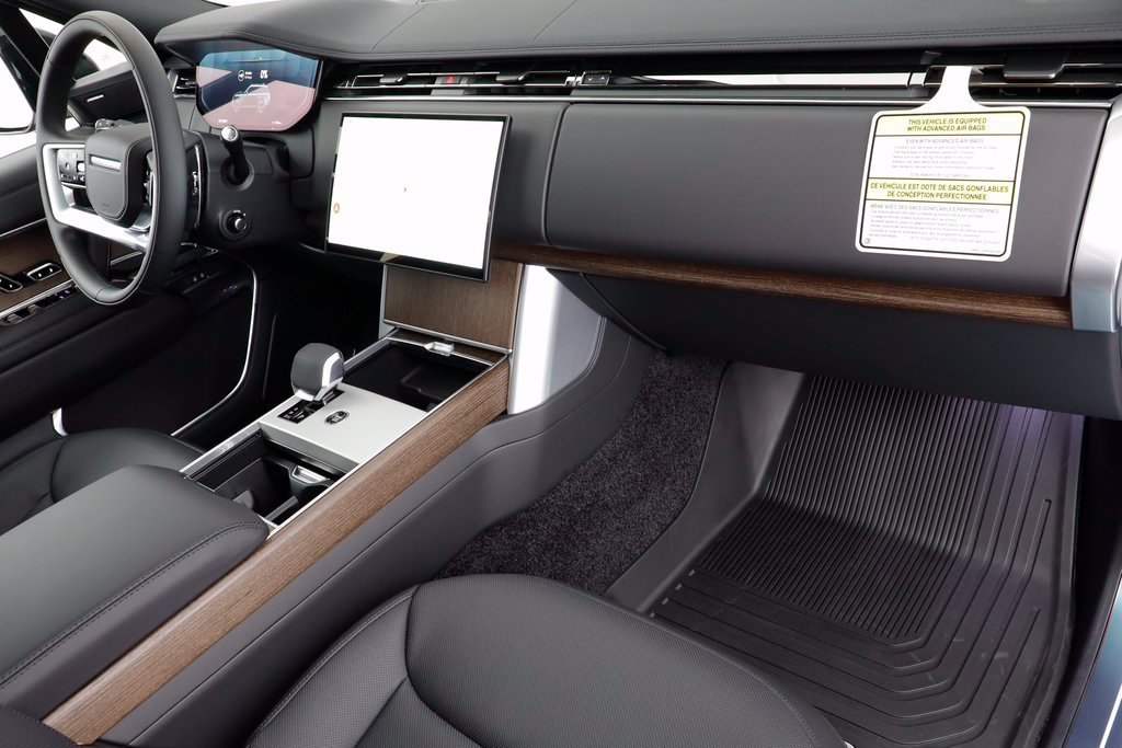 New 2025 Fuji White LAND ROVER SE PHEV image 21