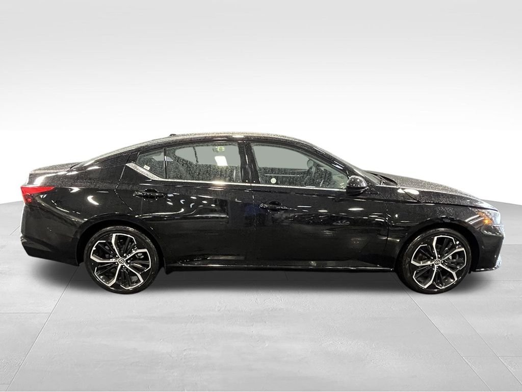 Used 2026 Super Black Nissan 2.5 SR image 6