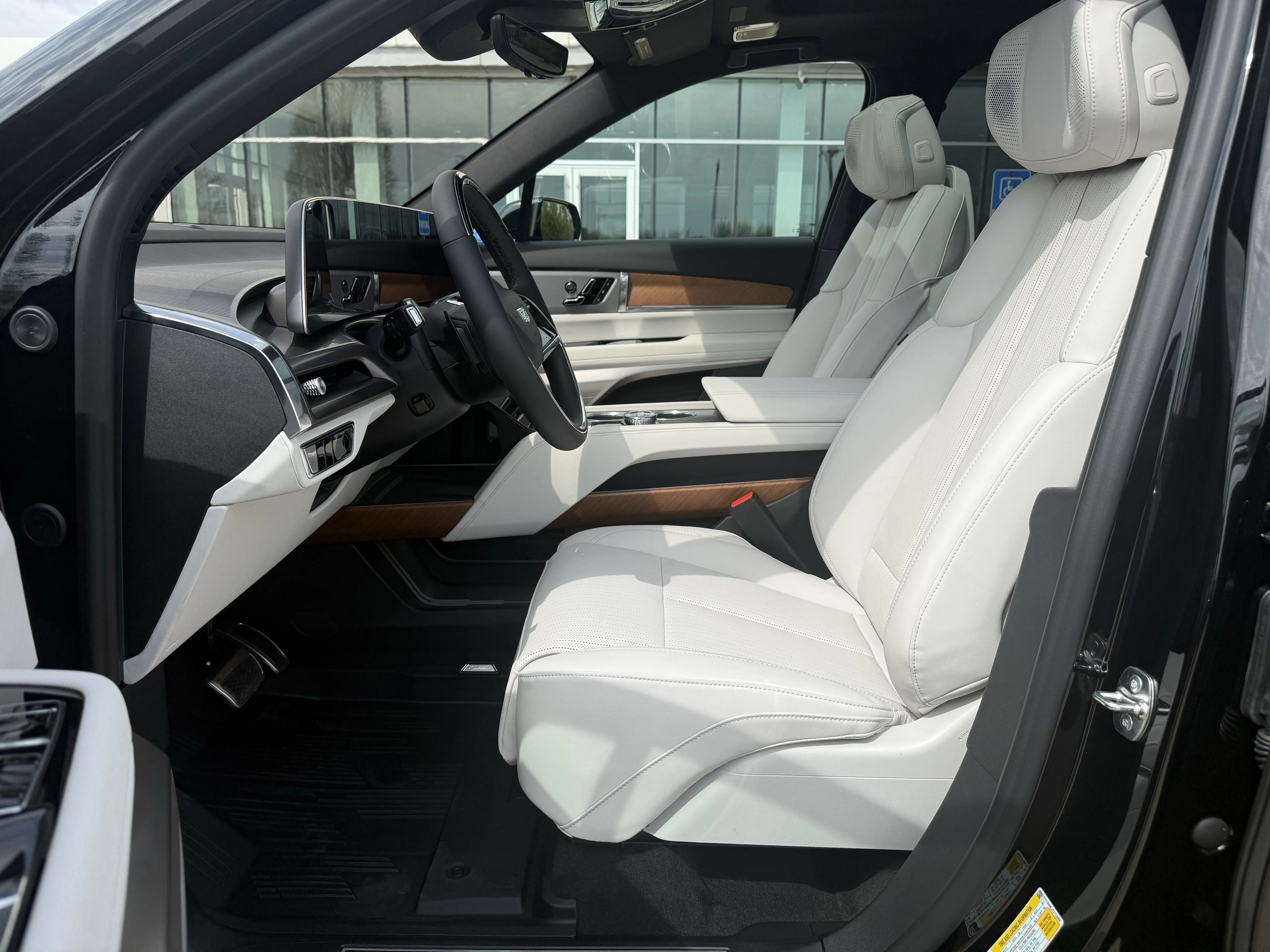 2026 Cadillac VISTIQ Sport - Photo 9