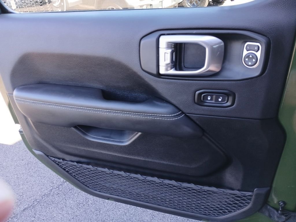 Used 2023 Green Jeep Sahara image 23