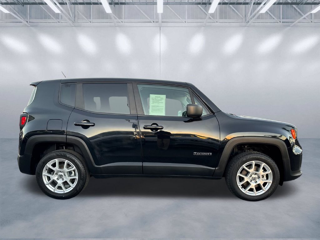 Used 2023 Black Jeep Latitude image 3