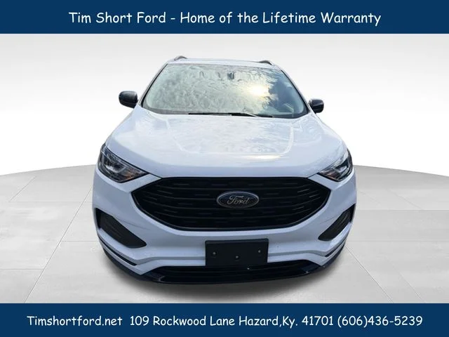 Used 2022 White Ford SE image 2