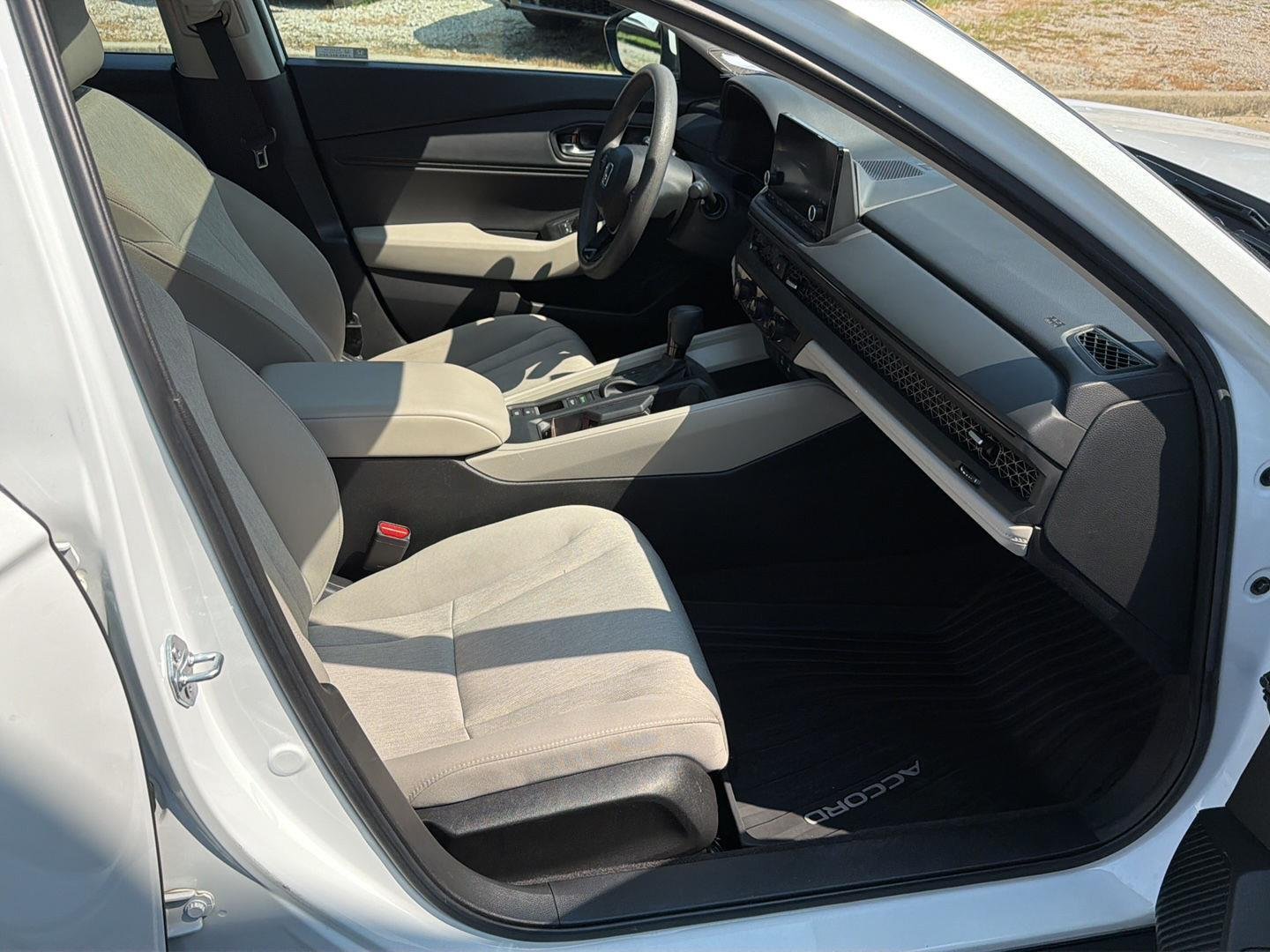 Used 2023 Platinum White Pearl Honda EX image 13