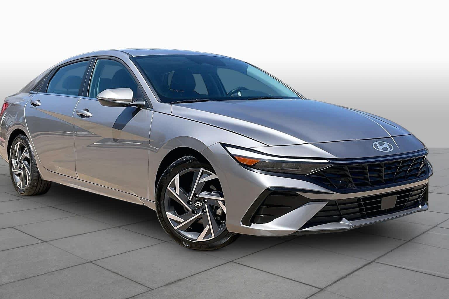 Used 2025 Fluid Metal Hyundai Limited image 3