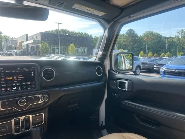 Used 2018 White Jeep Unlimited Sahara image 15