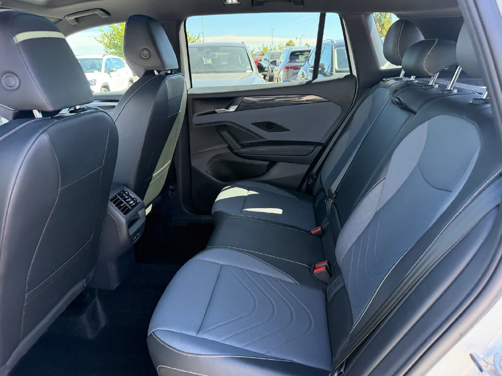 New 2026 Opal White w/Deep Black Roof Volkswagen SE R-Line Black image 24