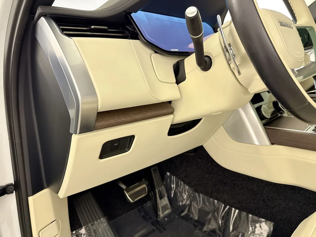 Certified Used 2023 White Land Rover SE image 10