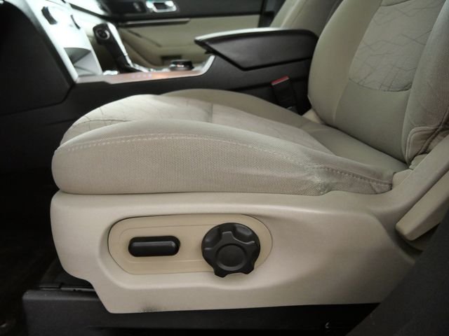 Used 2015 Red Ford Base image 17