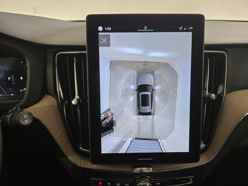 2026 Volvo XC60 Plus - Photo 18