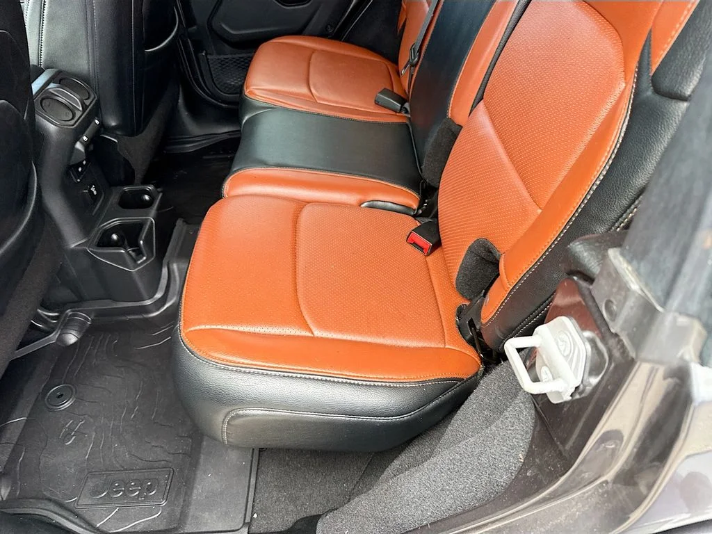 Used 2022 Gray Jeep Unlimited Sahara image 25
