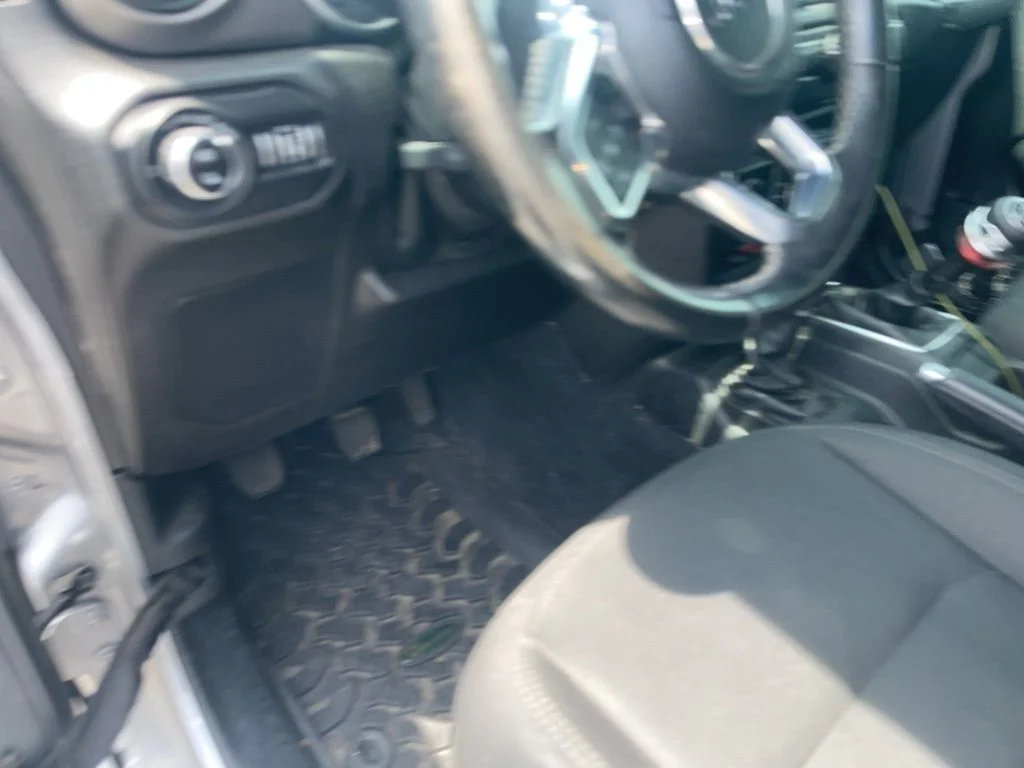 Used 2020 Silver Jeep Sport image 10