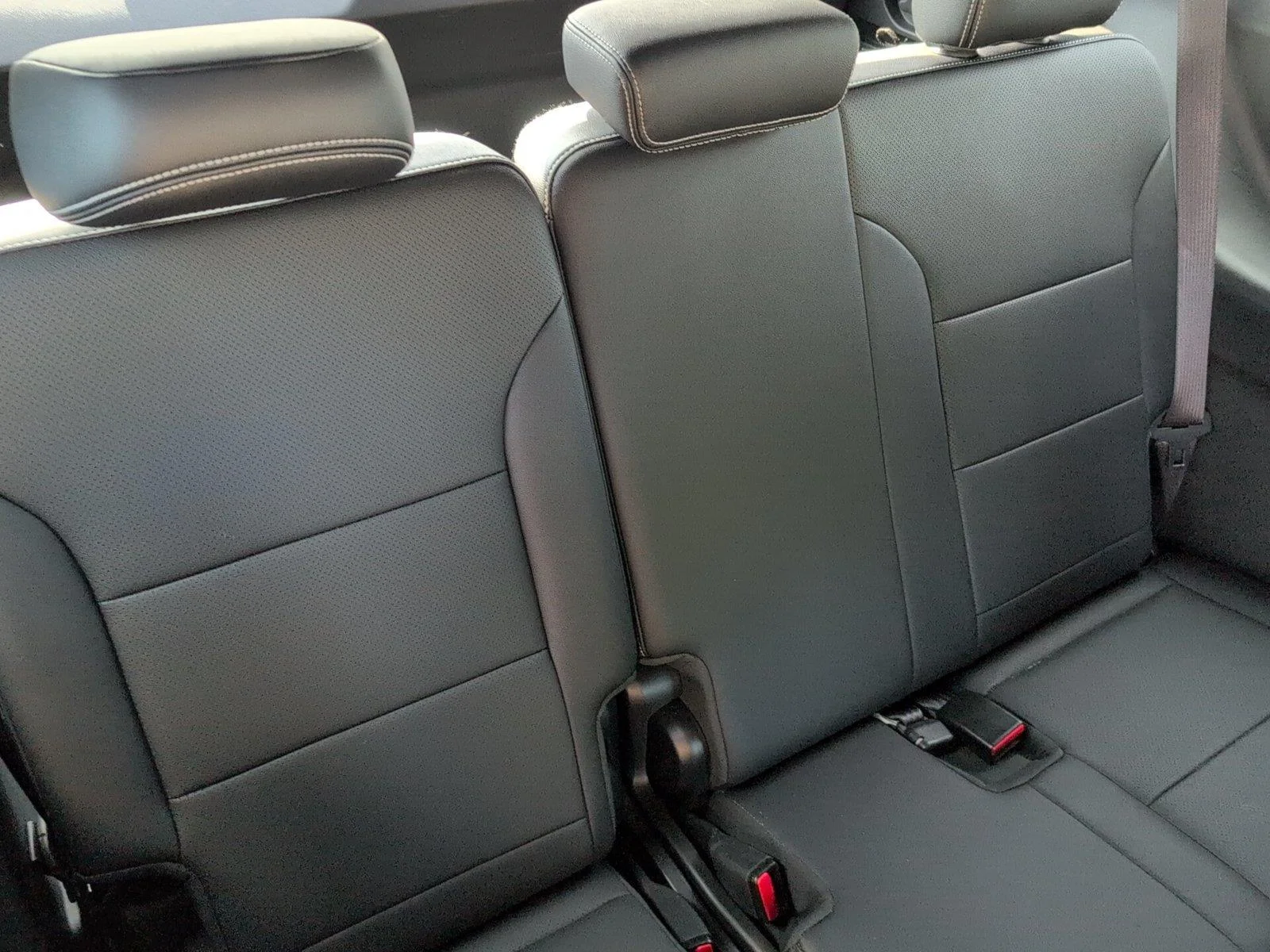 Used 2025 Summit White Chevrolet LT image 39