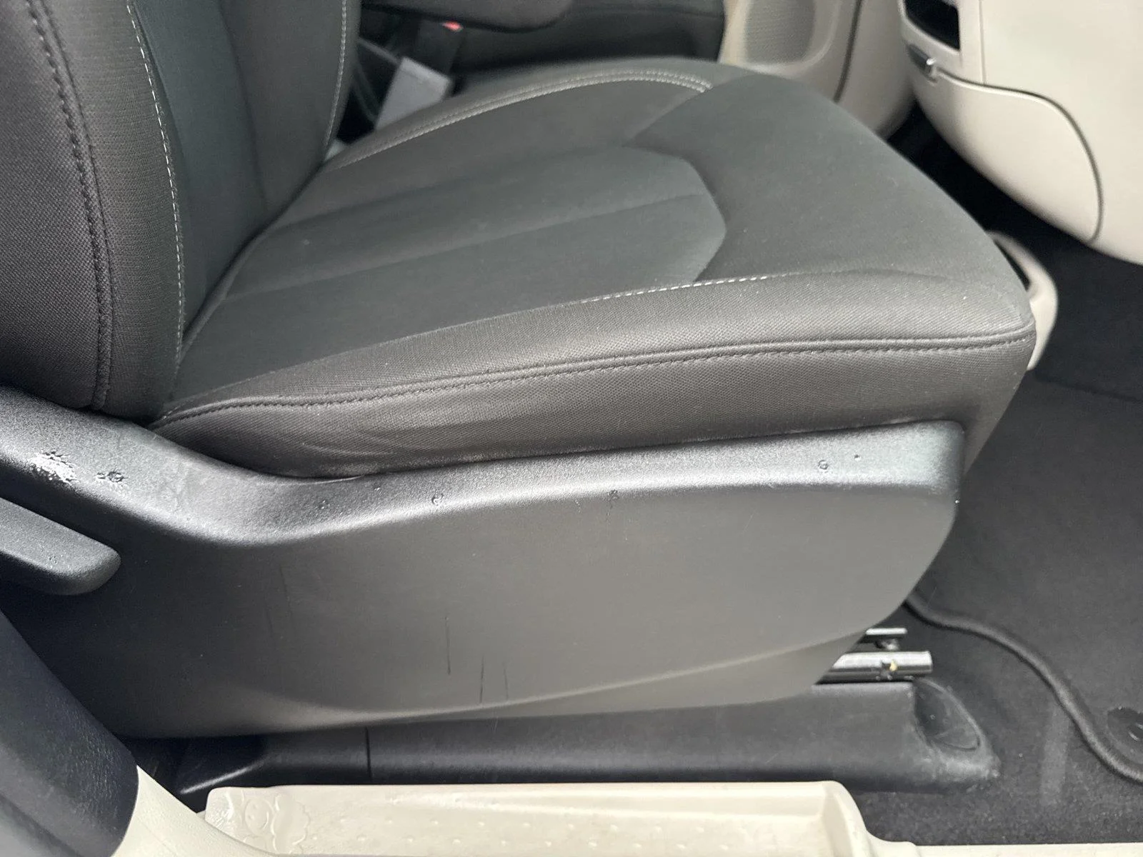 Used 2022 Bright White Clearcoat Chrysler LX image 37